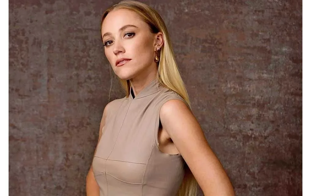 Está Maika Monroe orgullosa de ser la reina del terror