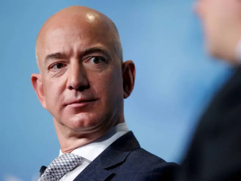 Fortuna de Jeff Bezos cae 16 mil millones de dólares