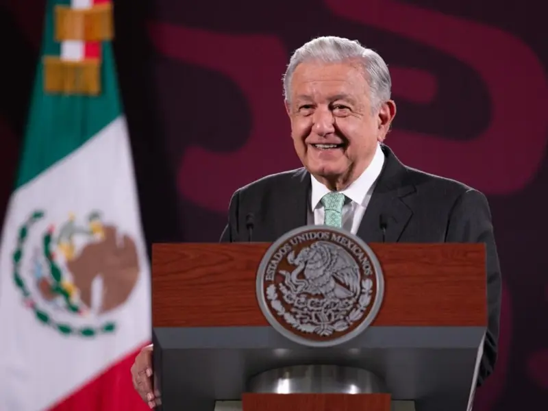 López Obrador y Sheinbaum vuelan juntos en avión de la Fuerza Aérea