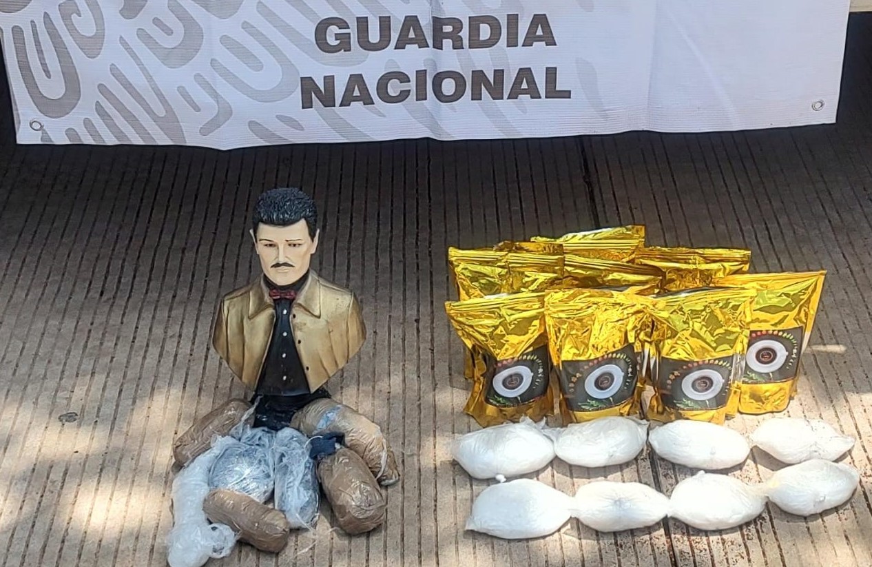 En figura de Jesús Malverde pretenden traficar droga