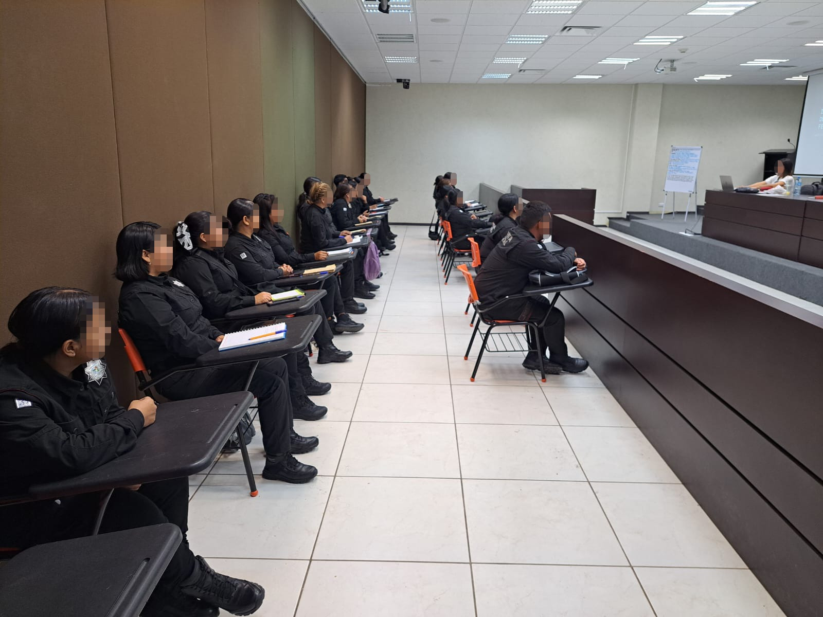 FISCALÍA ACTUALIZA A LA GUARDIA ESTATAL DE GÉNERO