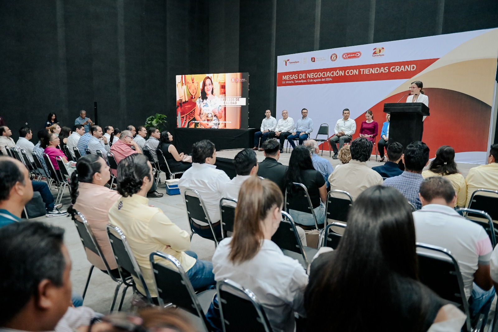 Realizan con éxito 1ª Mesa de Negociación entre empresarios locales y tienda GranD