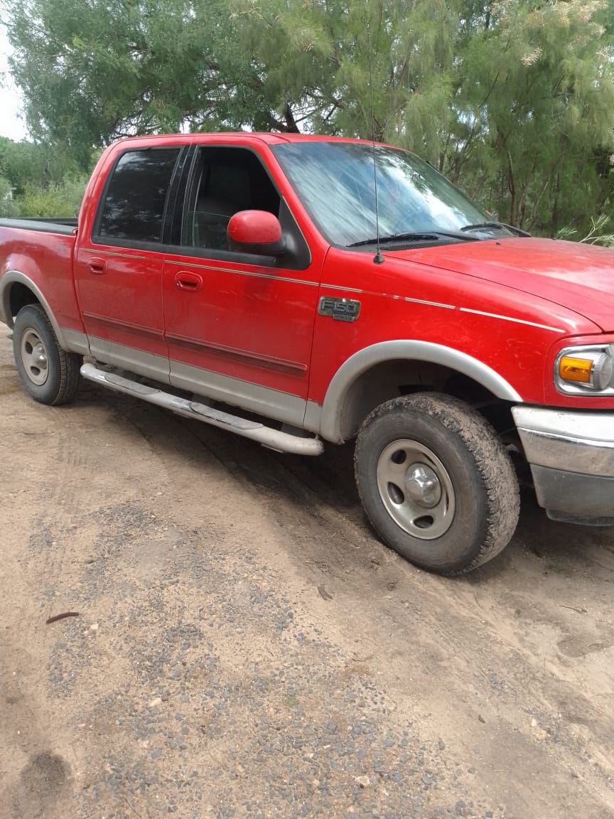 LE ROBAN CAMIONETA, ACUDE A DENUNCIAR Y NO PUEDE PORQUE LE ROBARON CON TODO Y TITULO