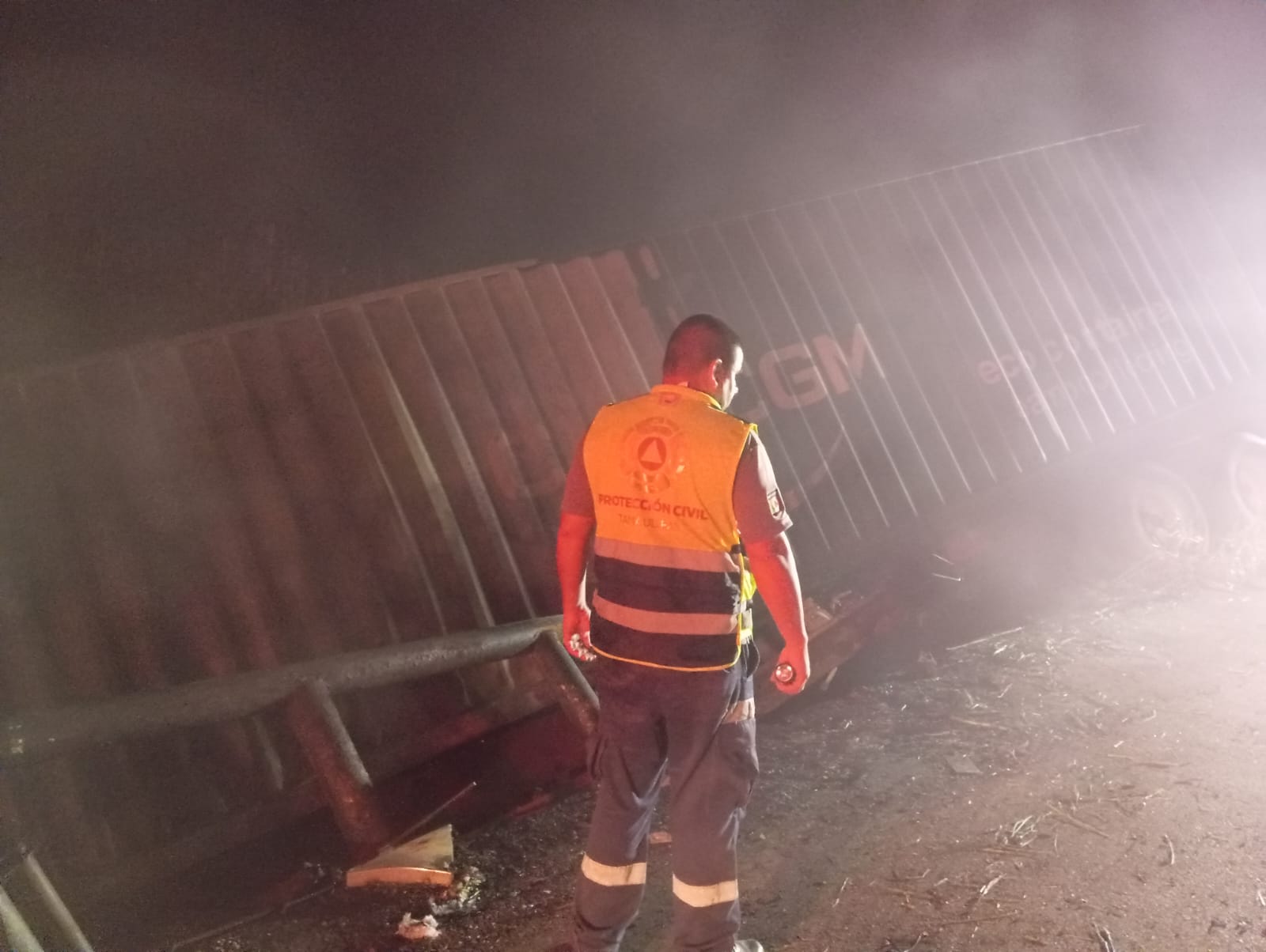 Trailero se duerme y choca con puente en carr. San Fdo-Reynosa