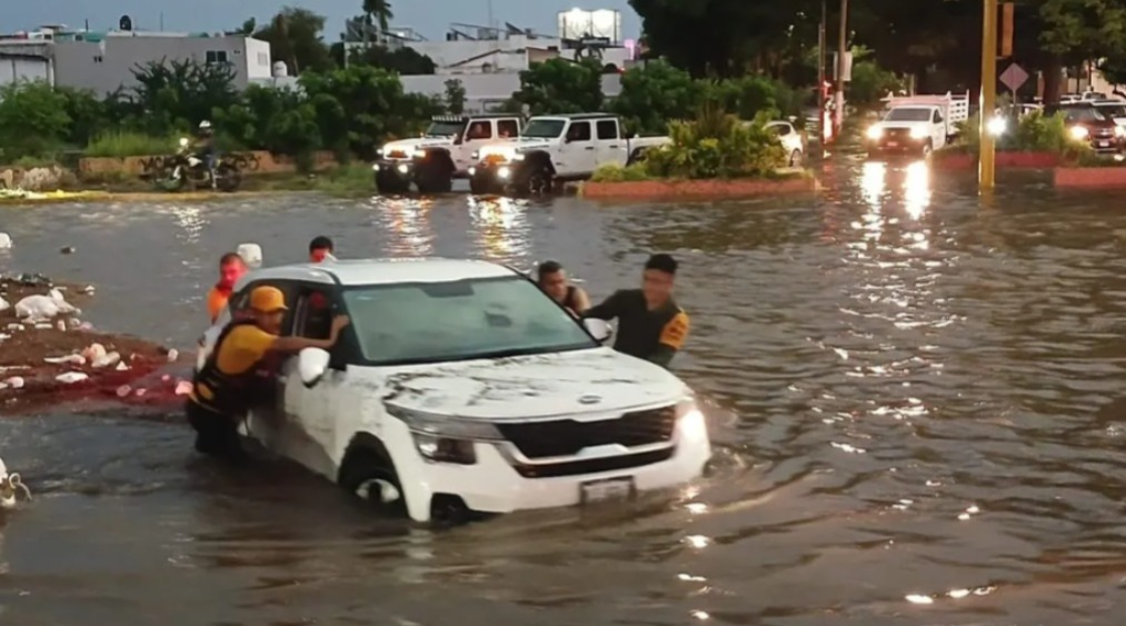 Se registra un fallecimiento tras fuertes lluvias en Sinaloa