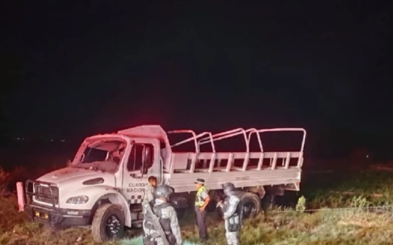Un muerto y 21 heridos al volcar camión de la Guardia Nacional en carretera Cuacnopalan-Oaxaca