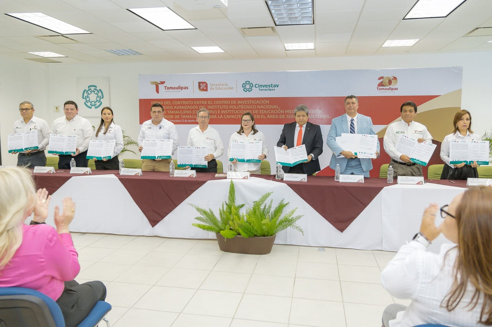 Formarán SET y CINVESTAV profesionistas en el sector tecnológico de semiconductores