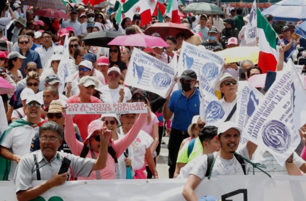 AMLO SE LANZA CONTRA LOS QUE CRITICAN REFORMA AL PODER JUDICIAL DIJO:”DAN PENA AJENA