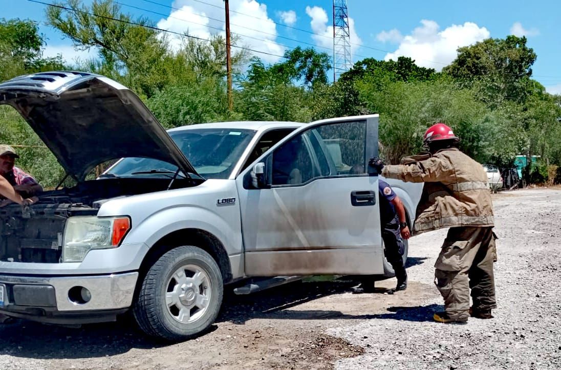 Incendio de camioneta en carretera a la laguna en San Fernando deja daños materiales