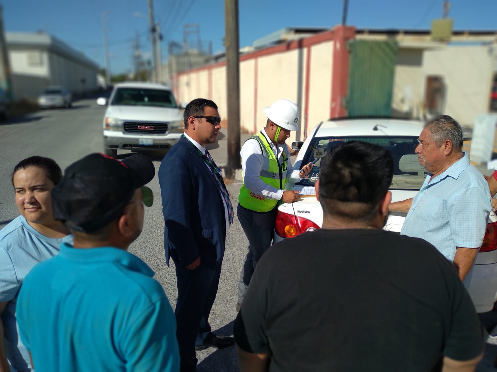 RESIDENTES DE COLONIA REFORMA BLOQUEAN ACCESO A LA CFE PIDEN ACABAR CON FALLAS EN EL SECTOR