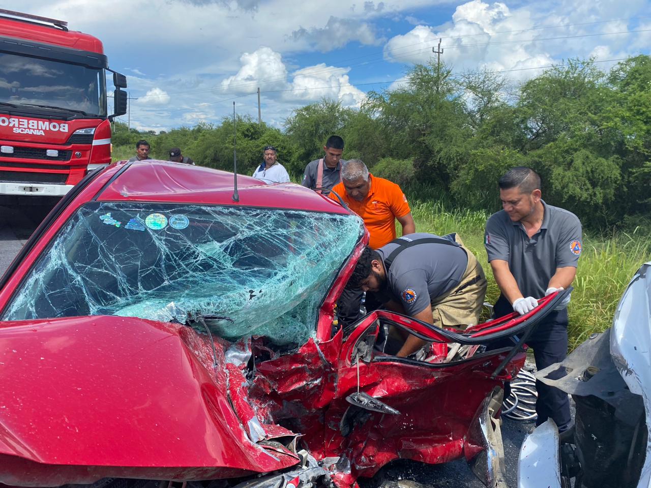 FALLECEN DOS PERSONAS EN APARATOSO ACCIDENTE EN CARRETERA SAN FERNANDO