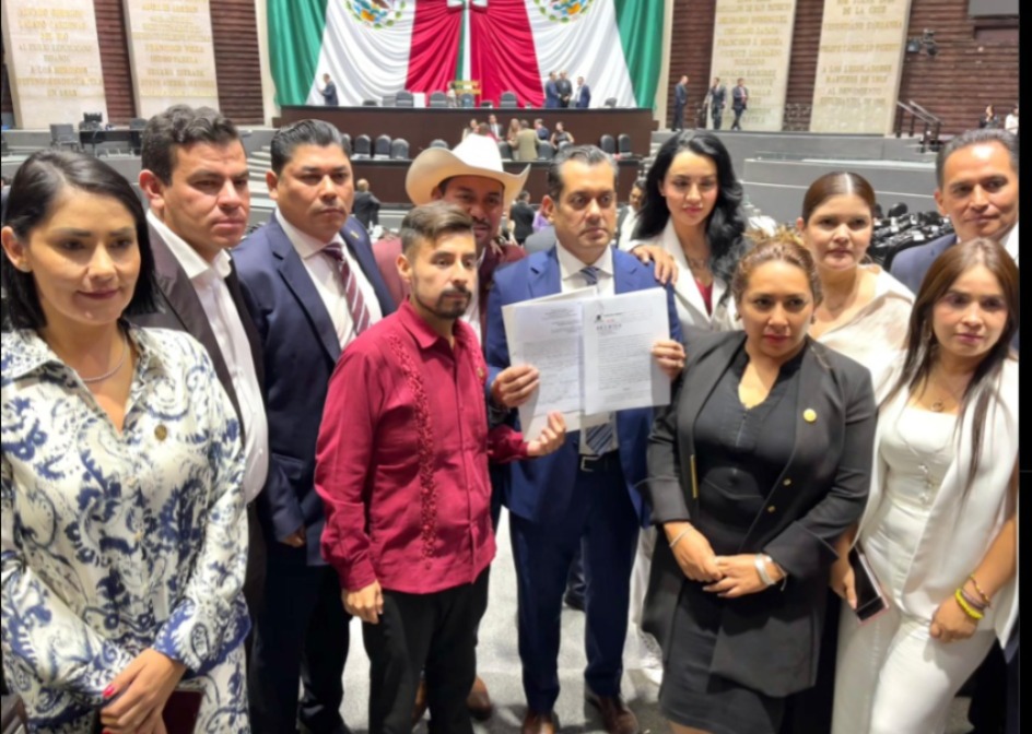 Diputados de Morena presentan solicitud de juicio político para jueces