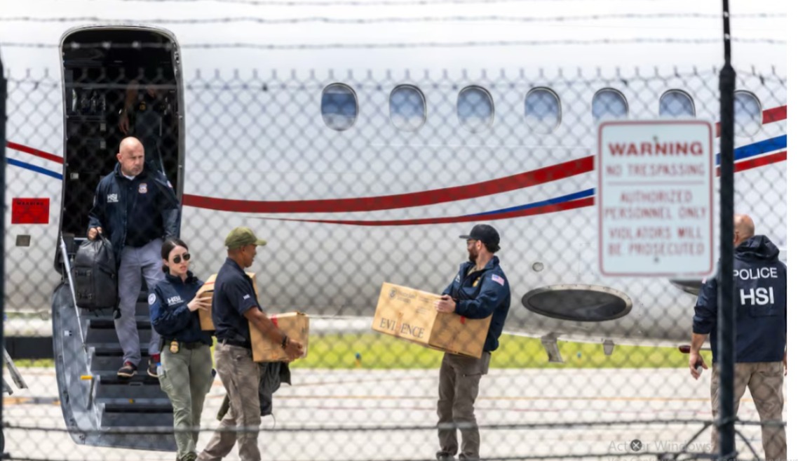 EU confisca avión oficial de Nicolás Maduro