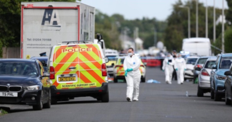 Detienen a 5 menores por el asesinato de un adulto mayor en Inglaterra