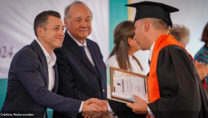 Diego Santoy se gradúa en Derecho en el centro penitenciario de Cadereyta