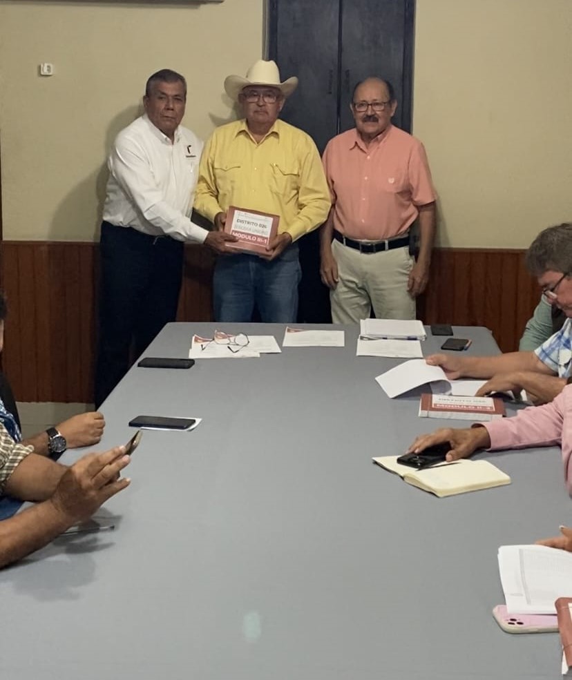 Entregan SRH y CONAGUA apoyos a usuarios del Distrito de Riego 026