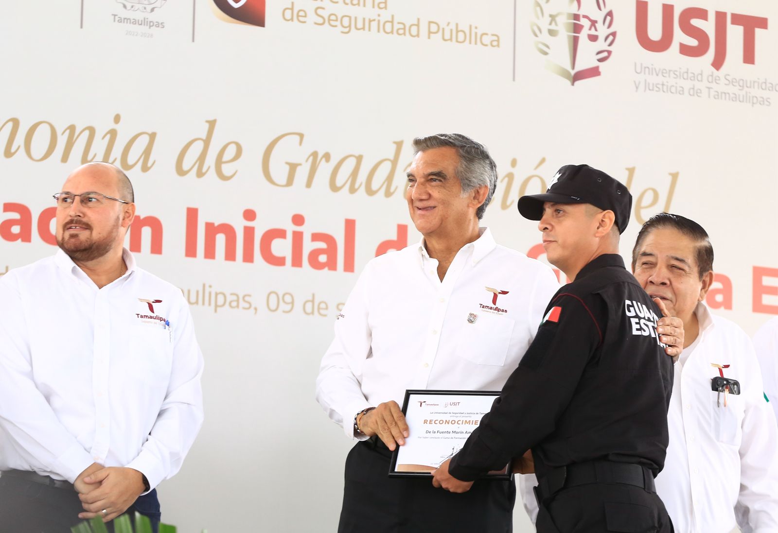 Preside gobernador ceremonia de graduación de cadetes de la Guardia Estatal