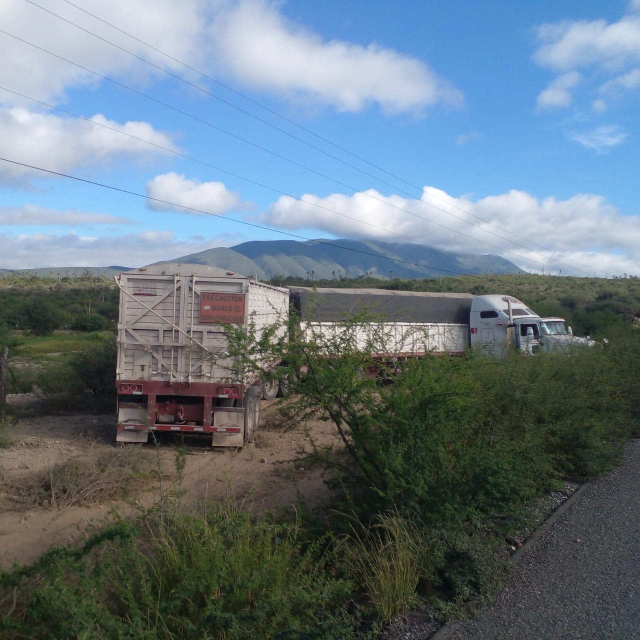 Guardia Estatal atiende derrape de tractocamión en Carretera Tula-San Luis Potosí