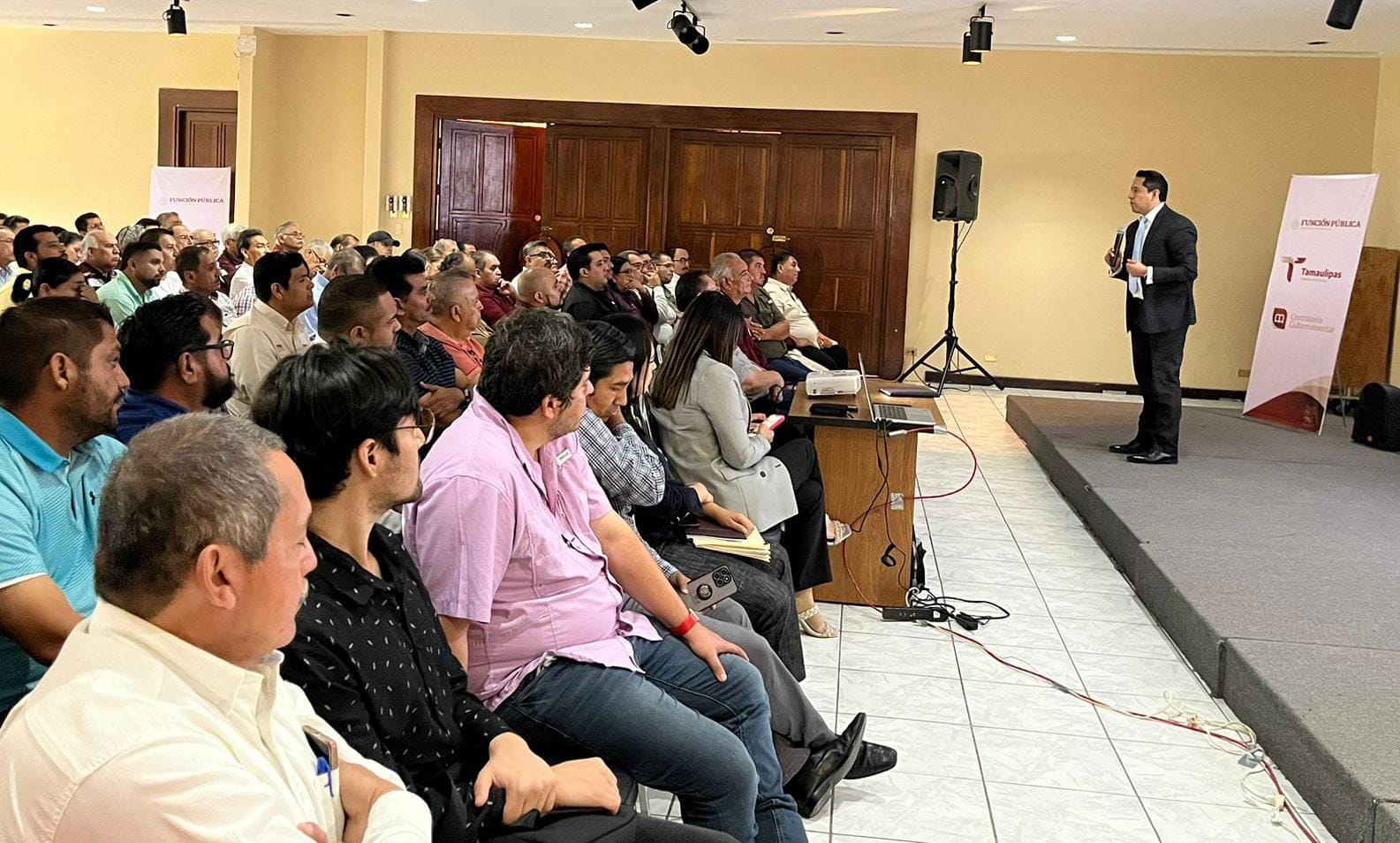 Capacita Contraloría Gubernamental a los ejecutores de gasto público en 43 municipios