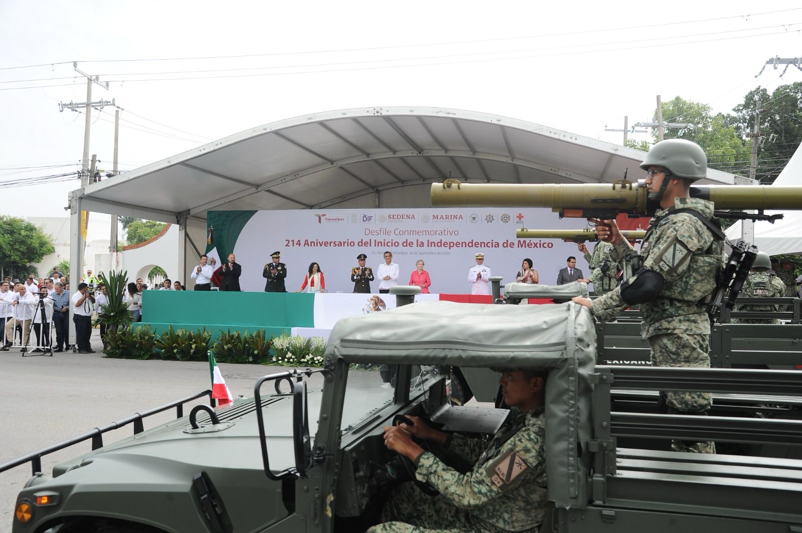 Presidió Américo Villarreal desfile cívico-militar por el 214 aniversario de la independencia