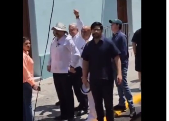 AMLO no actuará contra la persona que le arrojo botella en Veracruz