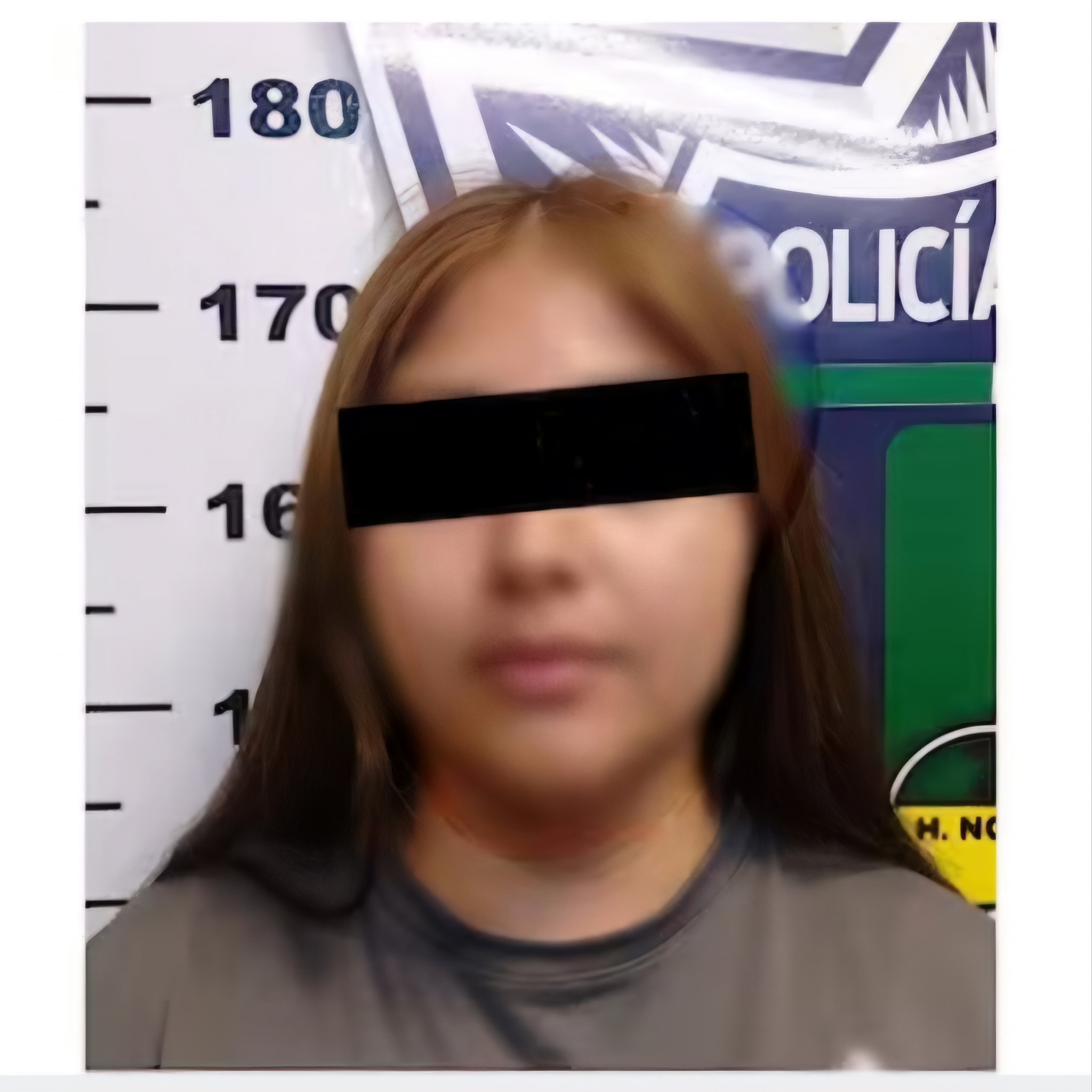 Mujer es detenida por golpear a una maestra de kínder que le envió solicitud de amistad a su esposo