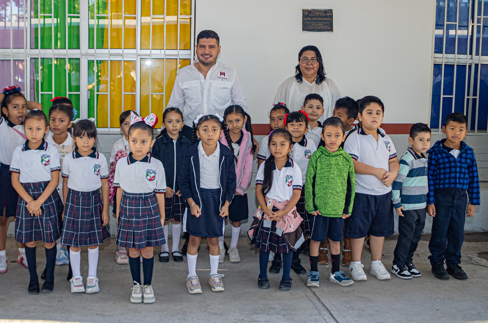 Anuncia alcalde Alberto Granados beneficios para escuelas