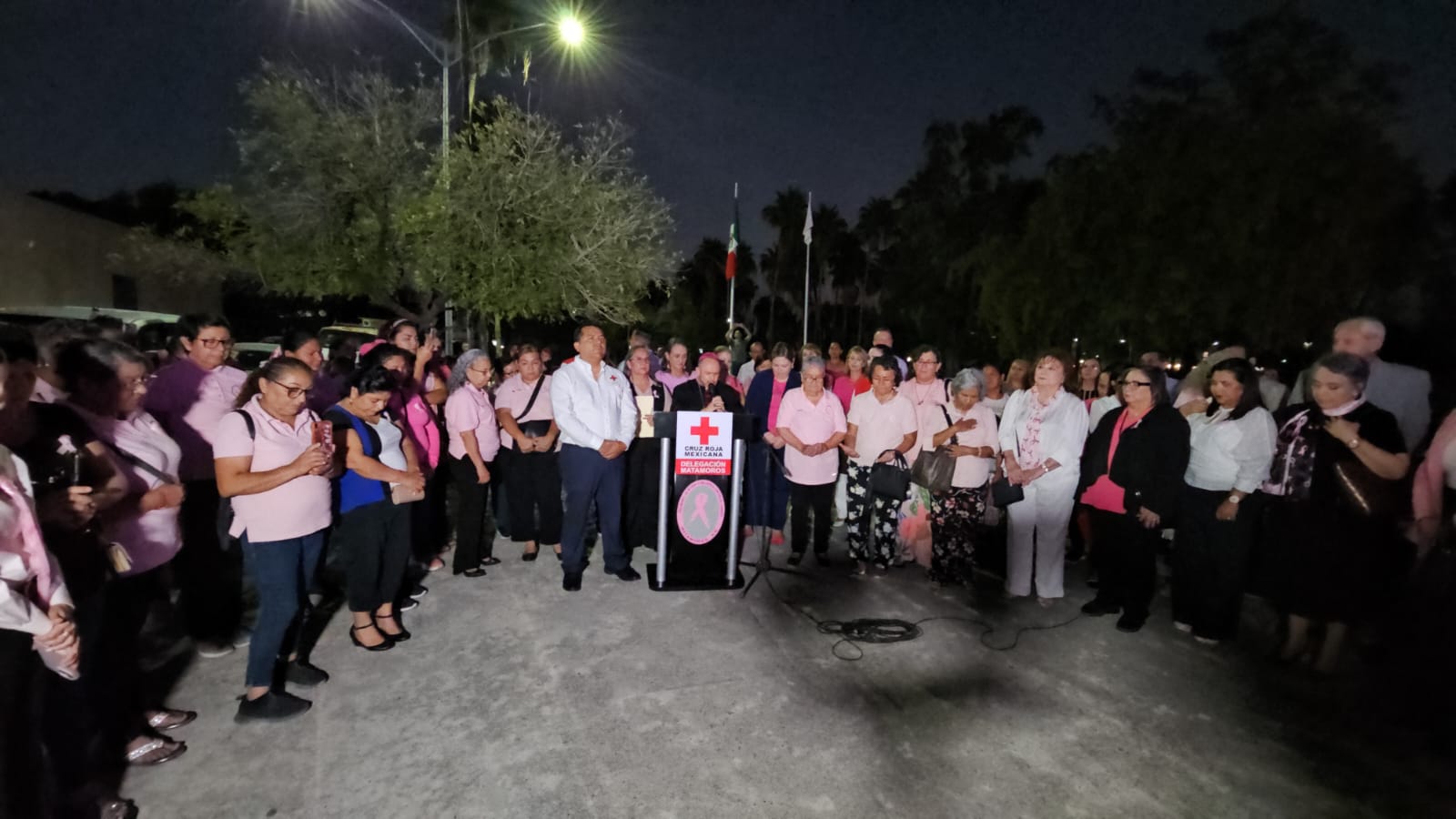 Se ilumina de rosa la Cruz Roja Matamoros