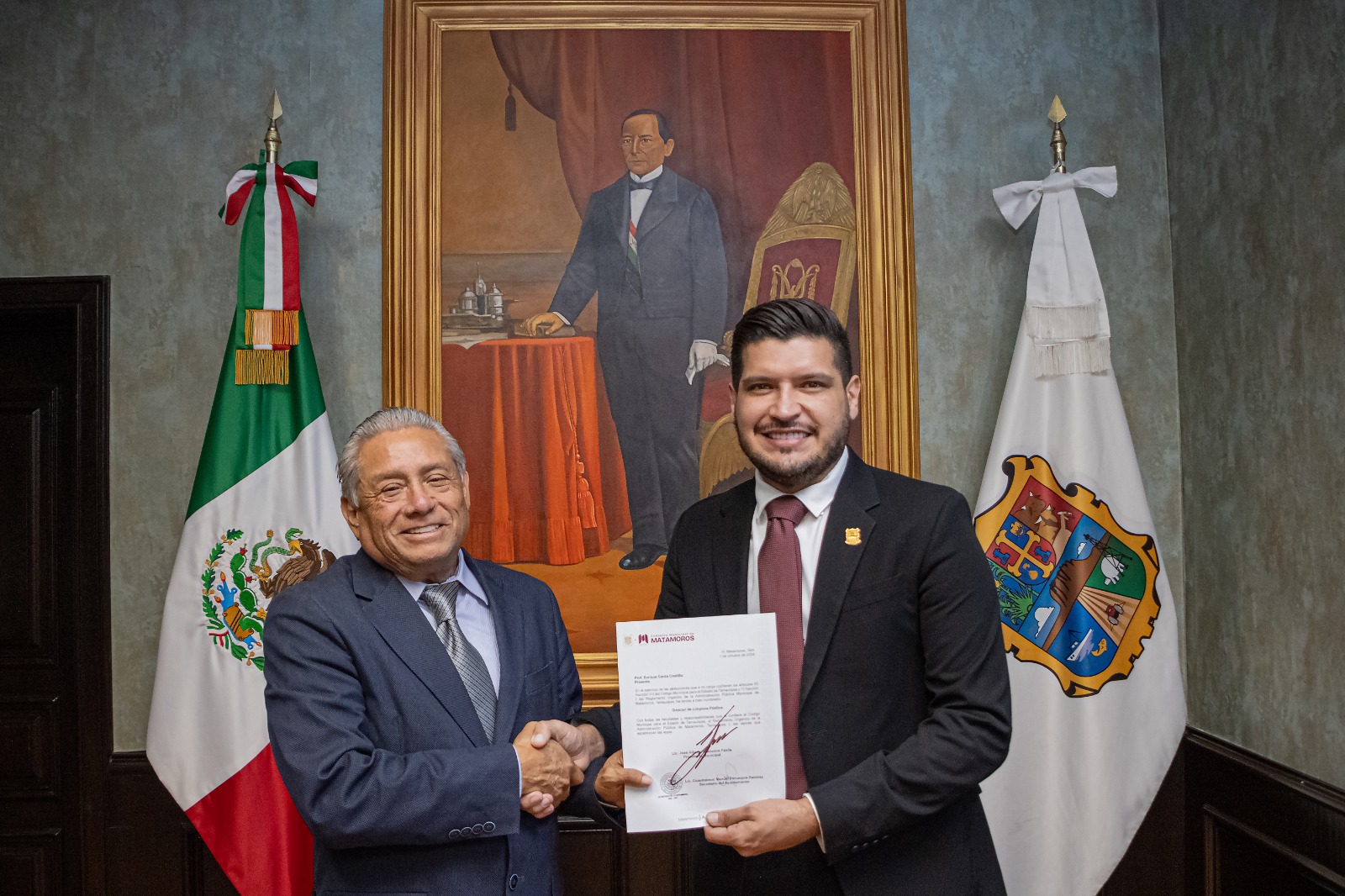Beto Granados realiza entrega de nombramientos a directores Municipales