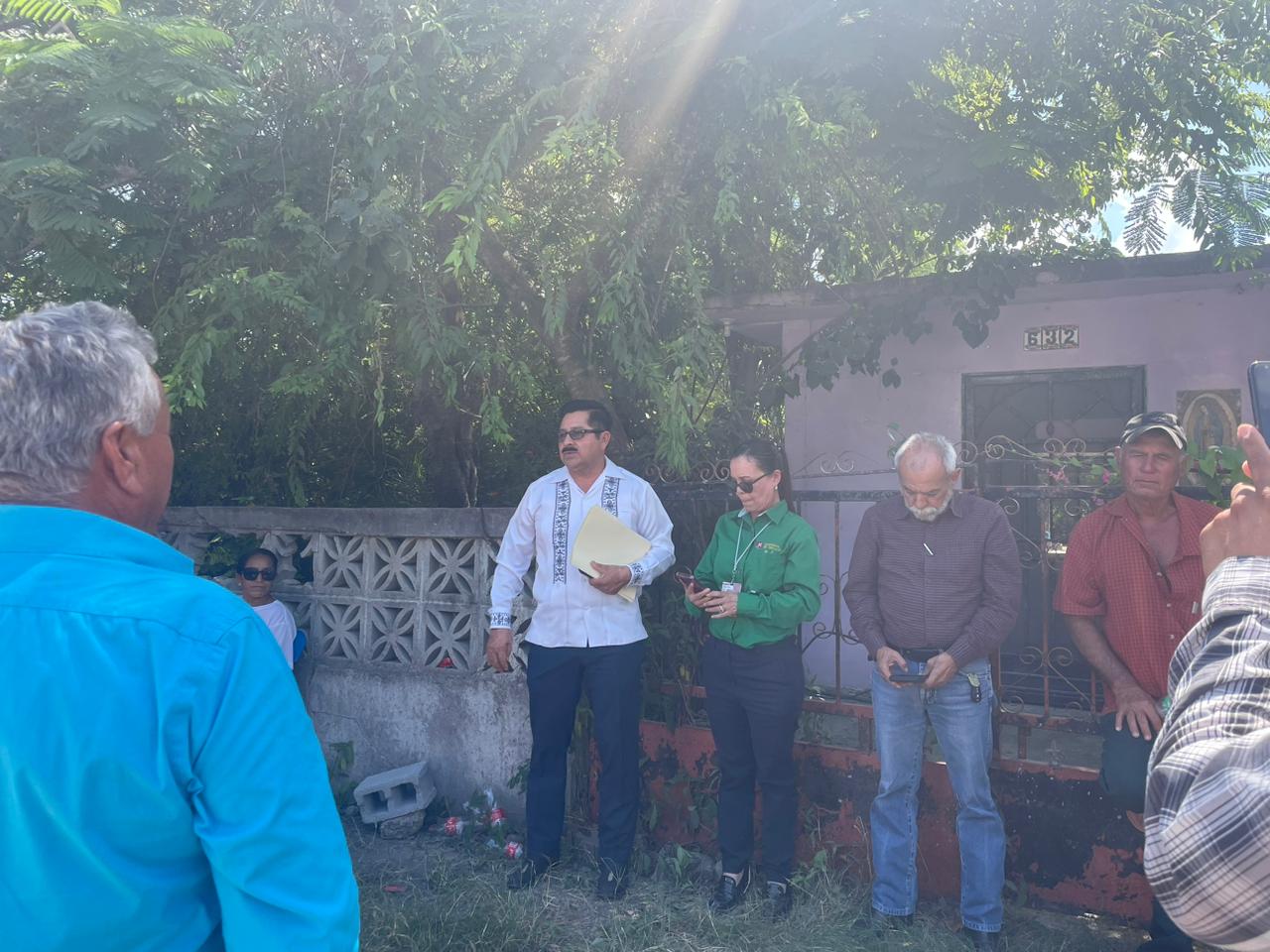 PADRES DE FAMILIA EN SAN FERNANDO QUIEREN DIÁLOGO O CIERRAN CARRETERA