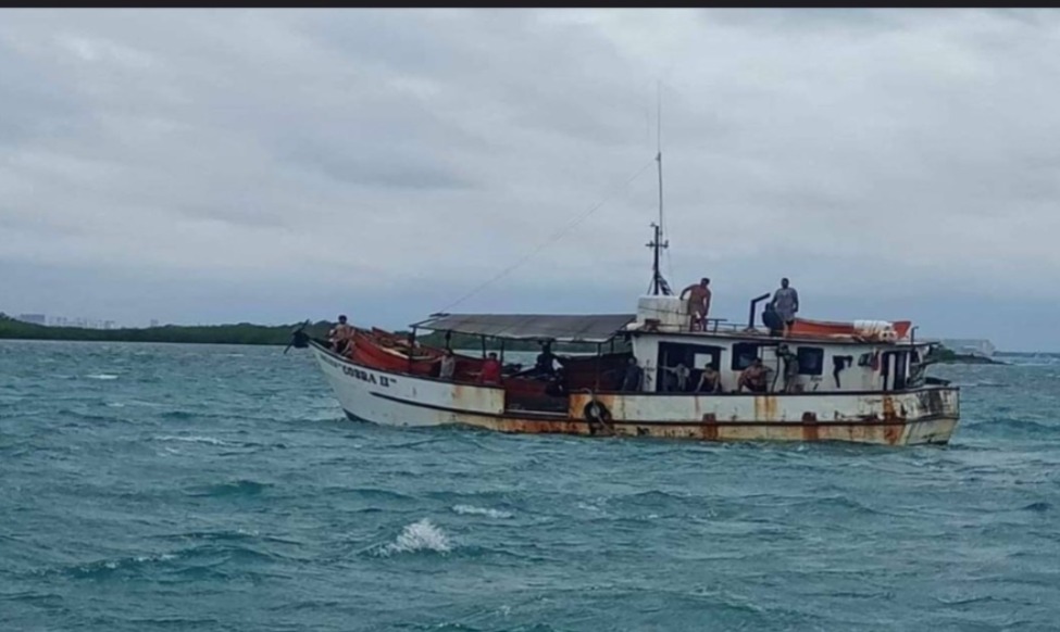 Desaparecen 15 pescadores en Yucatán por el paso de ‘Milton’