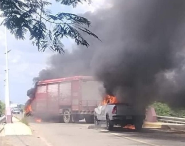 Jornada Violenta en Villahermosa, Tabasco: Quema de Tiendas y Bloqueos