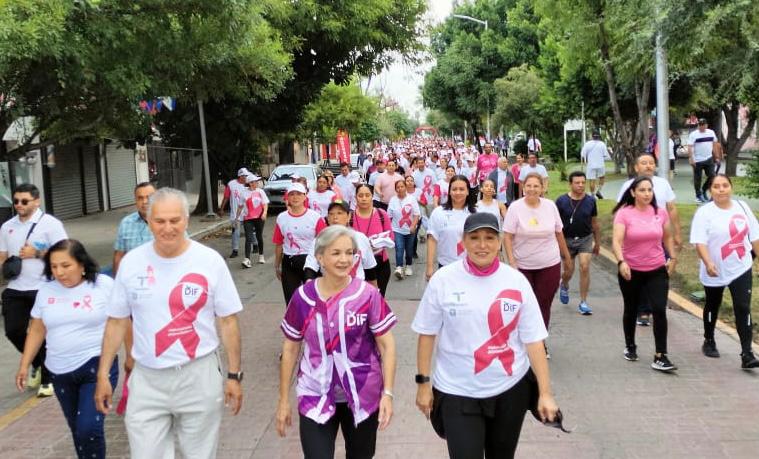 Conmemoran Día Internacional contra el Cáncer de Mama con “Caminata Rosa”