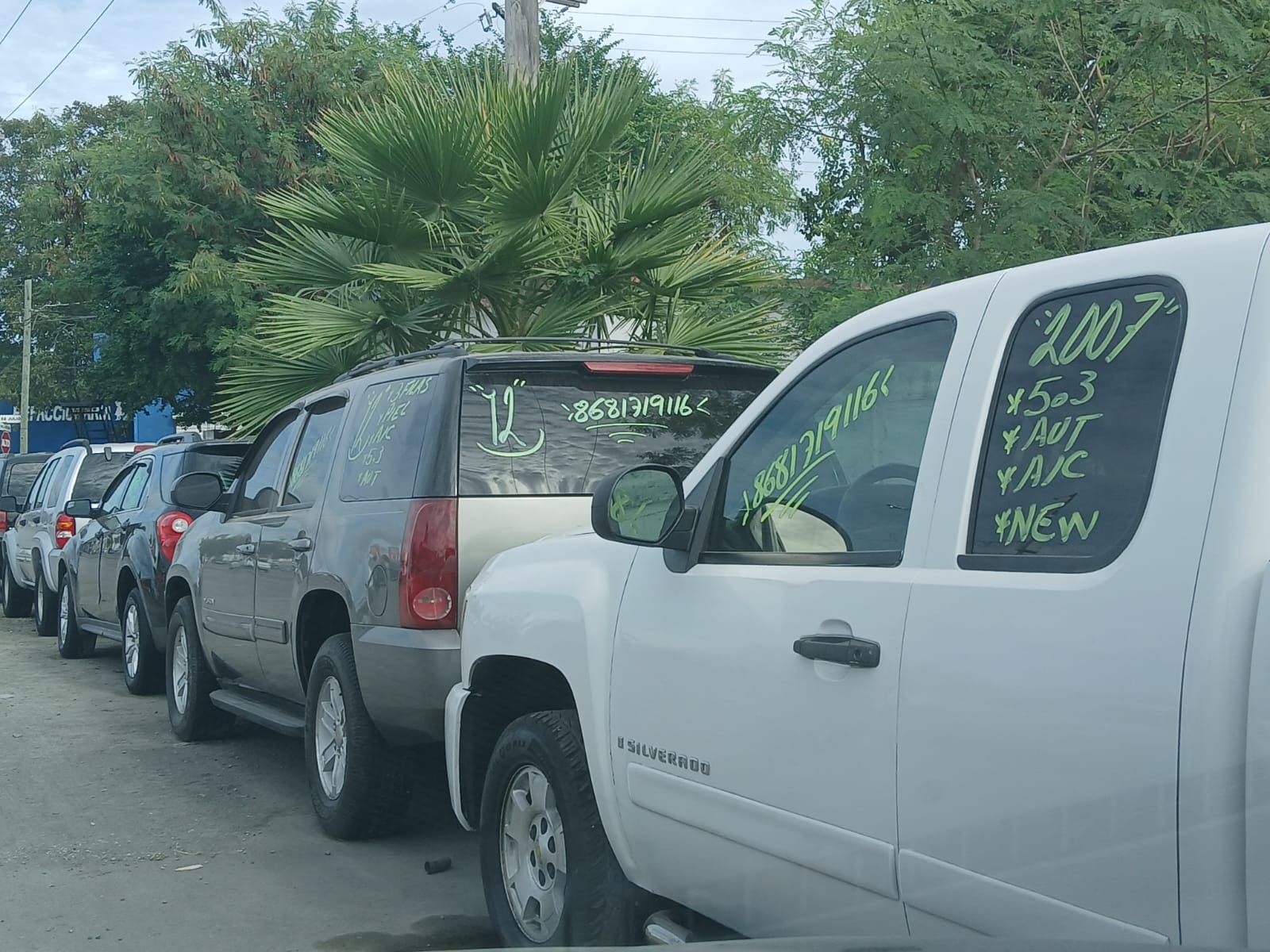 Comenzarán notificaciones a vendedores de autos para que ya no estén en la vía pública