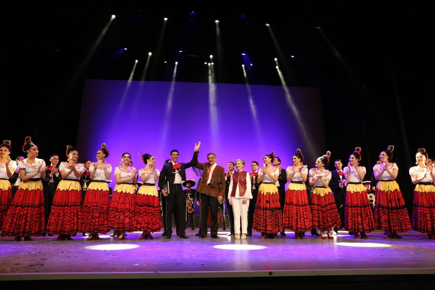 Inaugura Américo el XXII Festival Internacional en la Costa del Seno Mexicano