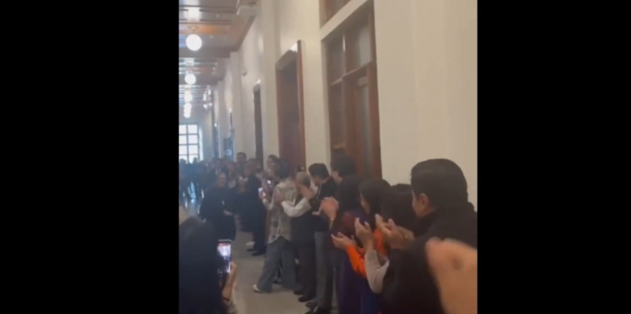 Trabajadores de la Corte reciben con aplausos a ministra Norma Piña tras renunciar al cargo