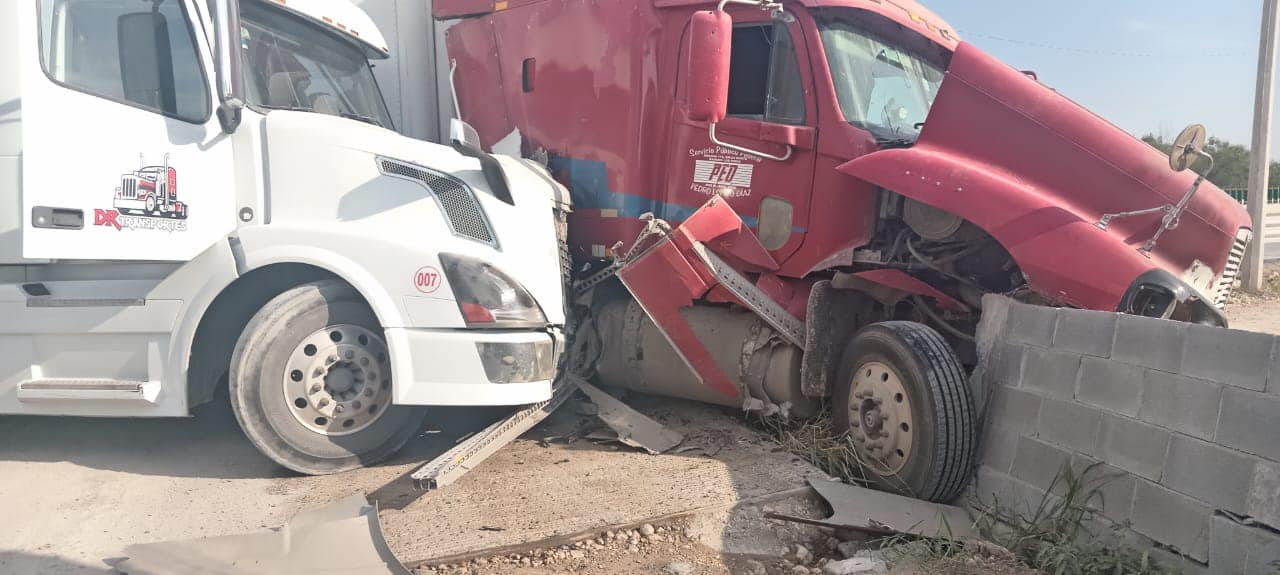 CHOCAN CAMIONES MIENTRAS JUGABAN CARRERAS EN LIBRAMIENTO REYNOSA-RÍO BRAVO