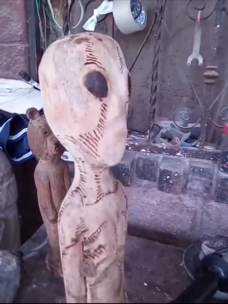 Artistas de Reynosa esculpen figura de extraterrestre