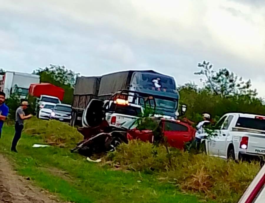 Fuerte choque en libramiento de Francisco Villa deja cuantiosos daños y un lesionado