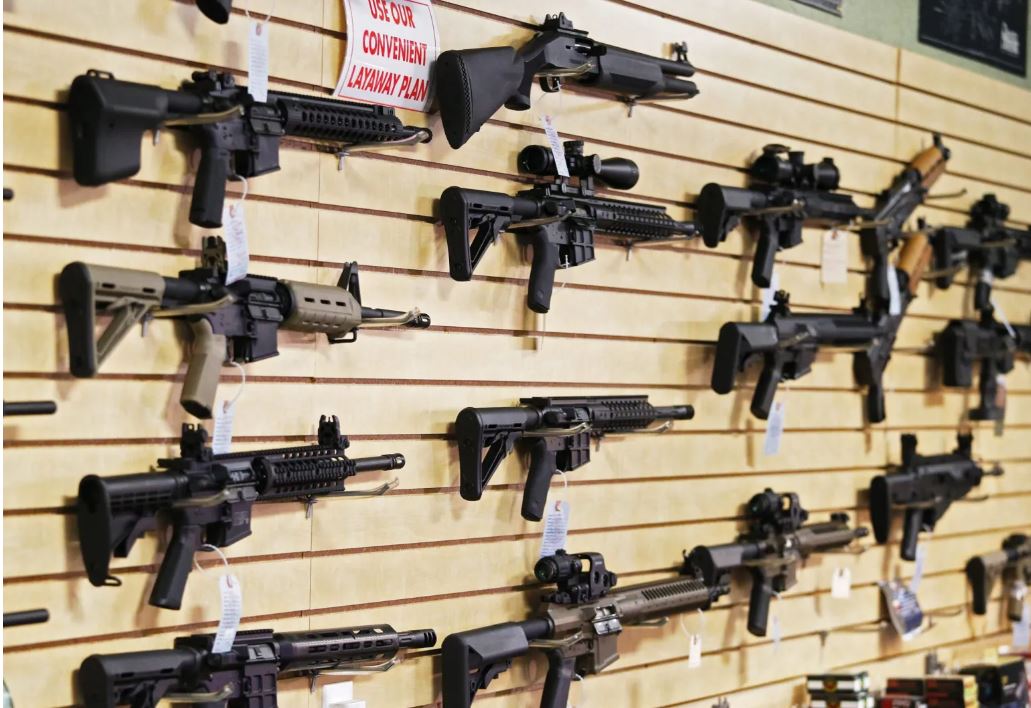 FGR denuncia una conspiración en EE.UU. por tráfico de 200 mil armas a México al año