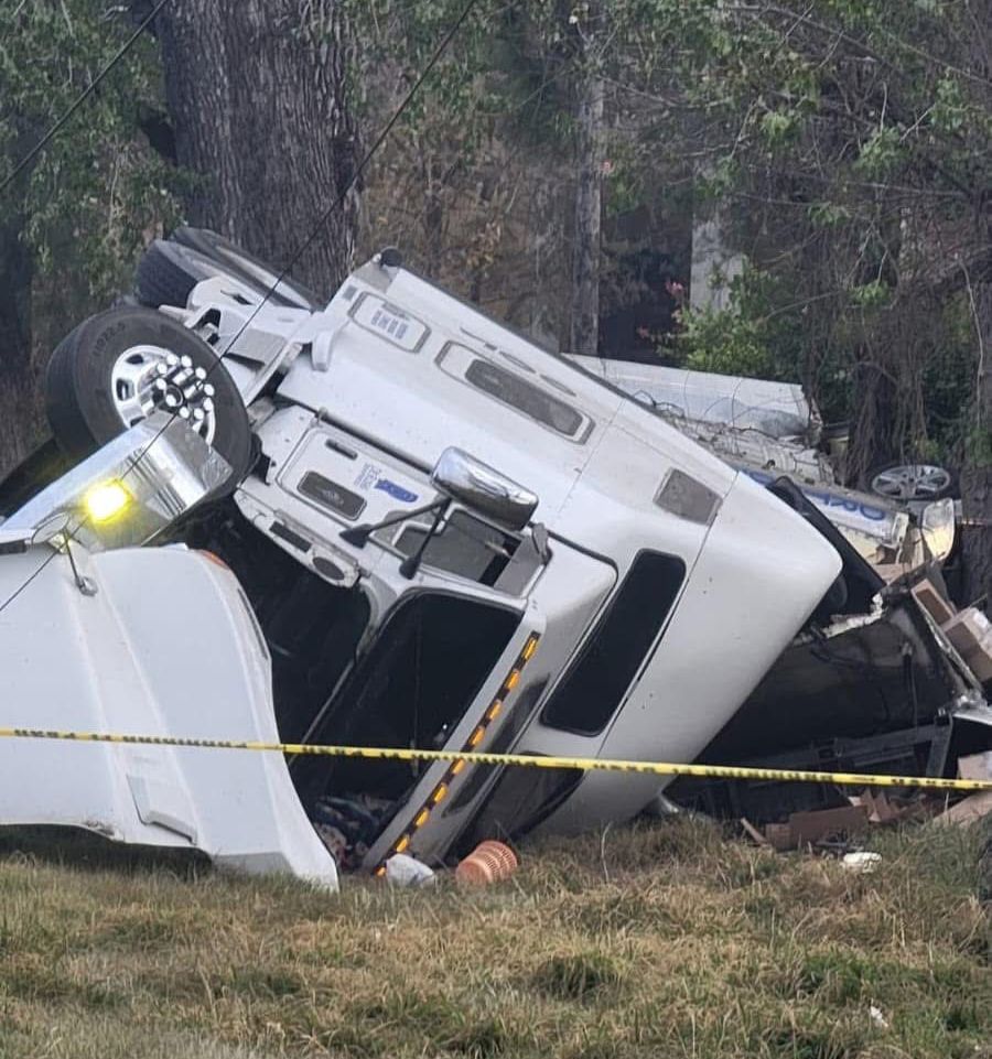 Mueren maestras aplastadas por tráiler