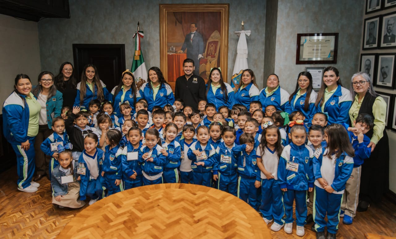 Recibe alcalde Alberto Granados a niños del jardín de niños “Francisco Pérez Ríos