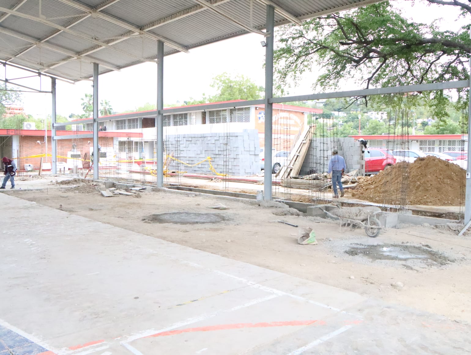 Fortalece Américo infraestructura educativa en escuelas de nivel