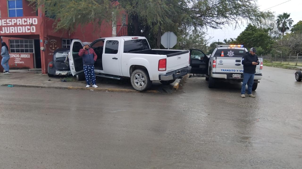 Carrero pierde unidad y se impactó frente a oficinas de seguridad publica en San Fernando