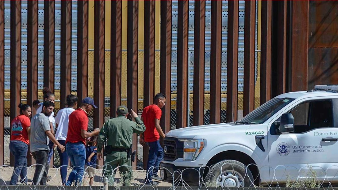 Falso que México rechazó migrantes de EU; recibió 2 mil deportados