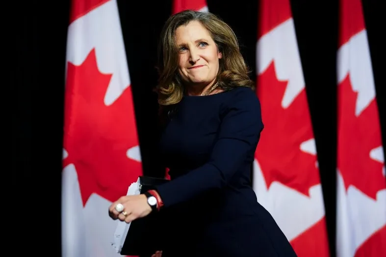 Ex ministra de Finanzas de Canadá, Chrystia Freeland, se postula para reemplazar a Trudeau