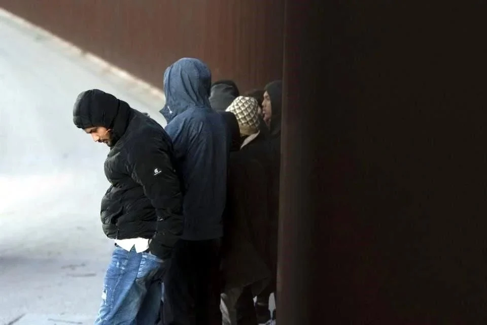 Permite Trump deportar a migrantes que protegía Biden