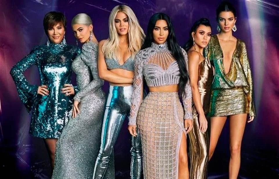 Las Kardashian evacúan y lideran ayuda tras incendios