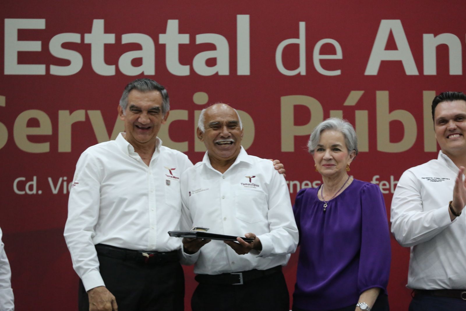 Entrega Américo Premio Estatal de Antigüedad en el Servicio Público 2024
