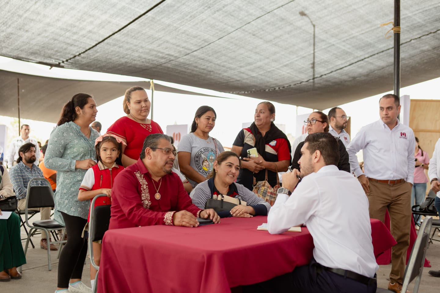 Ciudadanos aprovechan descuento en pago del predial en “Martes en Tu Colonia”
